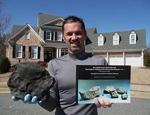 Photo of the author with his 6120g Bassikounou specimen